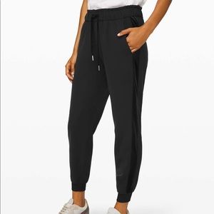 On the Fly Jogger Velvet Trim